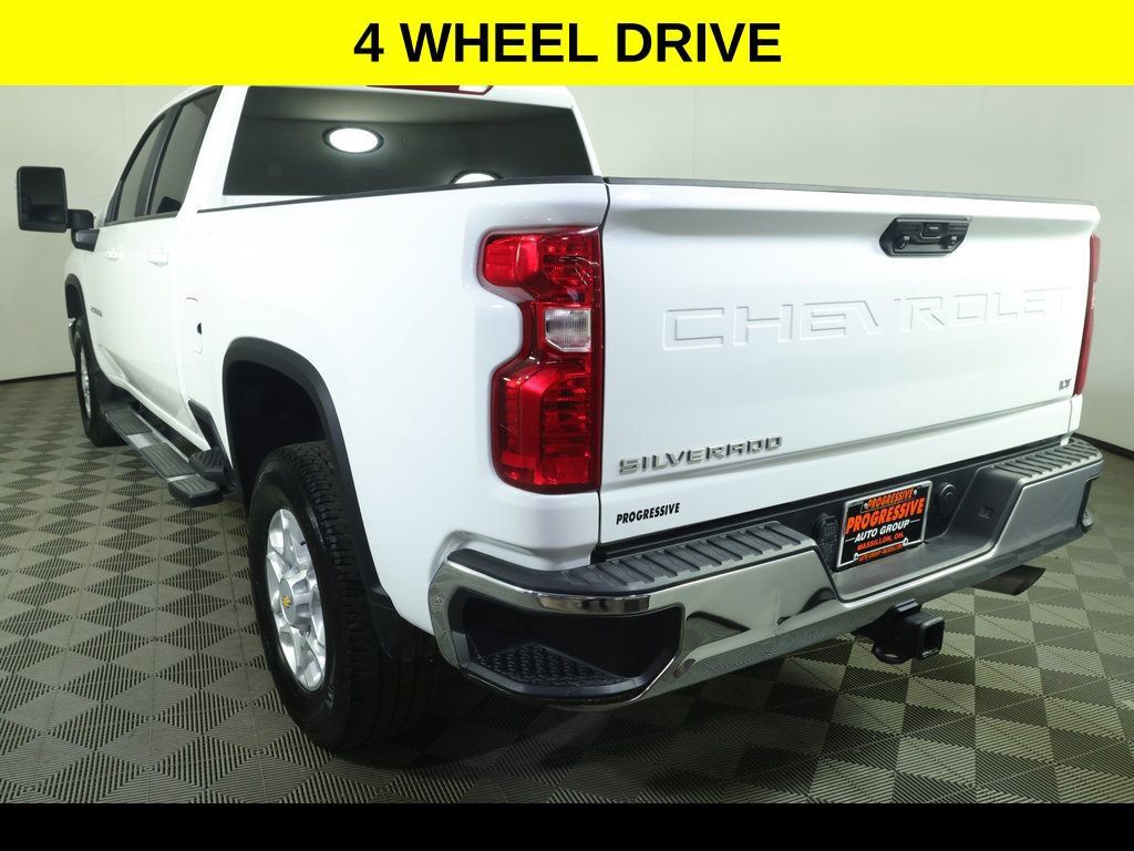 Used 2025 Chevrolet Silverado 2500 LT AWD/4WD image 4