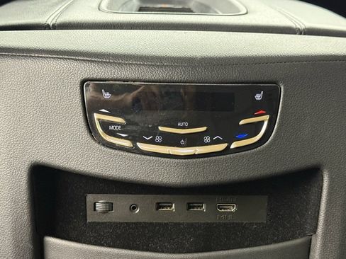 Used 2020 Cadillac Escalade Luxury w/ Escalade Sport Edition image 36