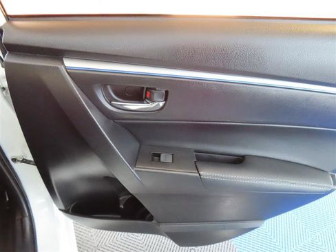 Used 2015 Toyota Corolla LE Premium image 29