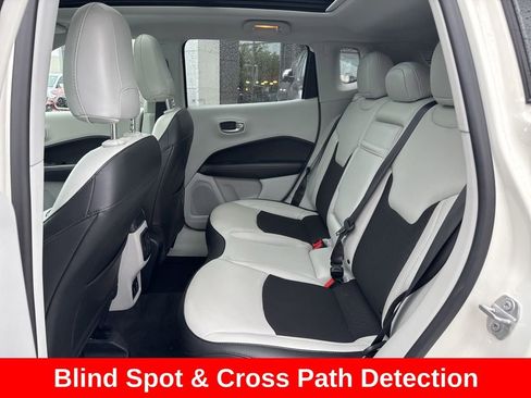 Used 2019 Jeep Compass Latitude w/ Cold Weather Group AWD/4WD image 14