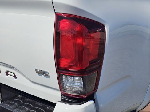 Used 2022 Toyota Tacoma SR5 w/ Technology Package RWD image 10
