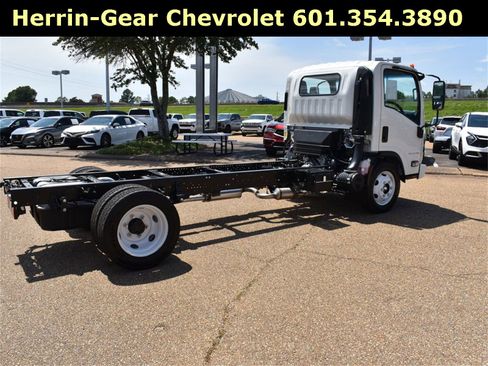 New 2025 Chevrolet Low Cab Forward image 4