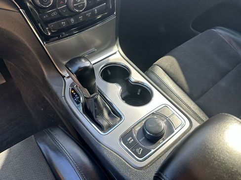 Used 2022 Jeep Grand Cherokee Laredo X image 18