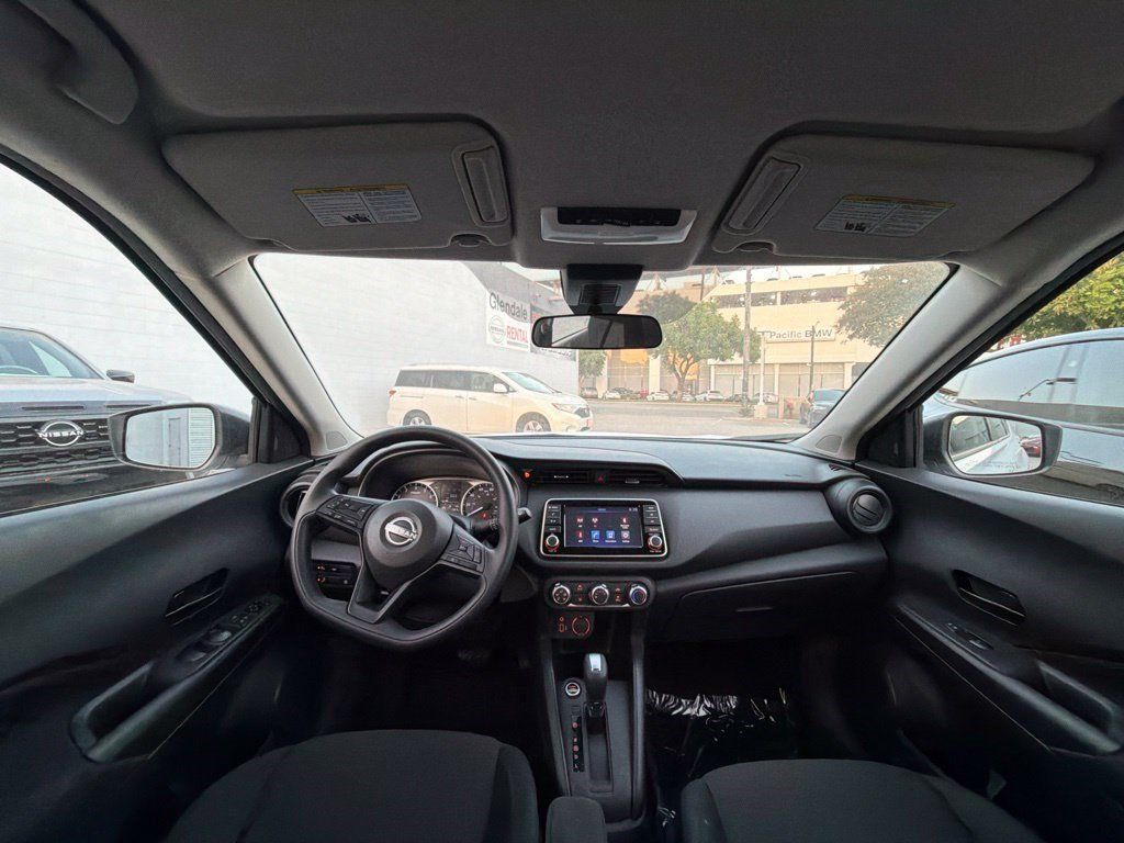 Certified 2025 Nissan Kicks Play S FWD image 4
