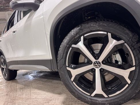 New 2026 Volkswagen Tiguan SE AWD/4WD image 8