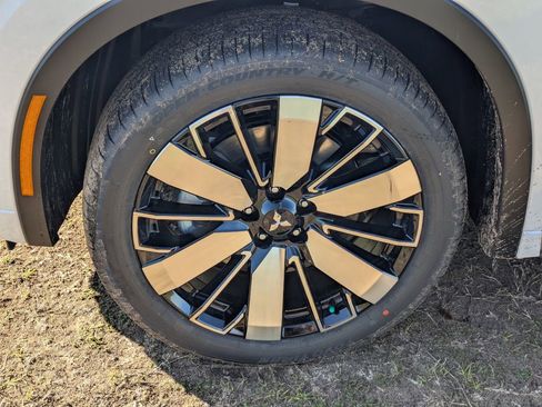 New 2026 Mitsubishi Outlander SEL FWD image 10