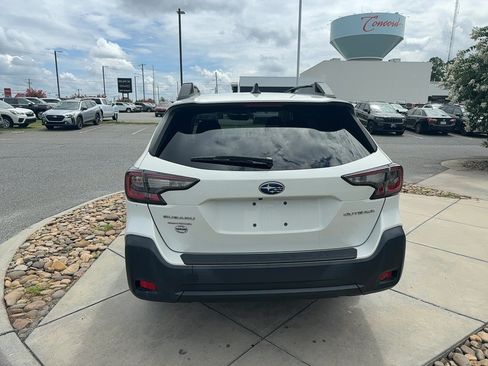 Used 2024 Subaru Outback Premium AWD/4WD image 7