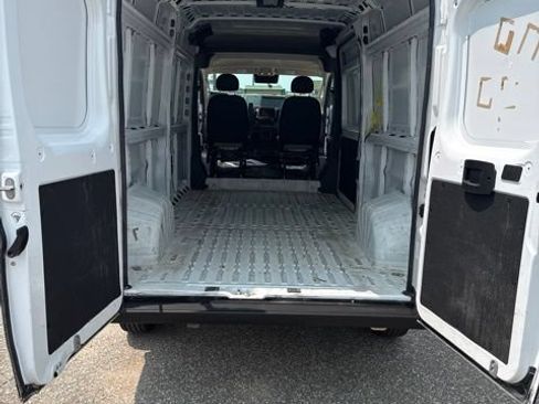 Used 2025 RAM ProMaster 2500 w/ Convenience Group FWD image 16