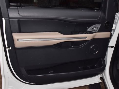 Used 2022 Ford Expedition Max Limited image 36