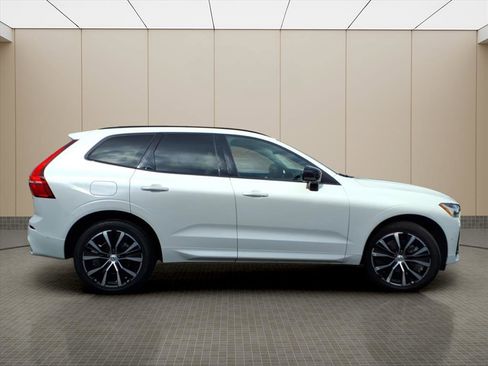 Used 2023 Volvo XC60 B5 Plus w/ Protection Package Premier image 22