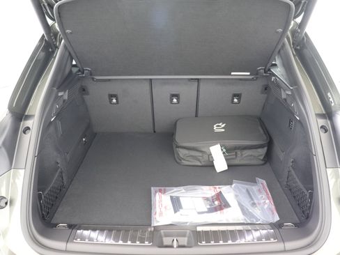 Used 2025 Porsche Macan Electric image 17