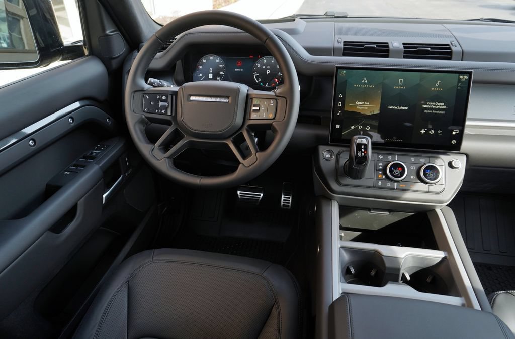 Used 2026 Land Rover Defender 110 X AWD/4WD image 16