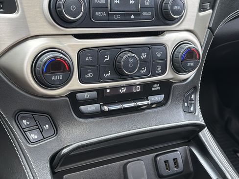 Used 2018 GMC Yukon Denali w/ Denali Ultimate Package AWD/4WD image 22