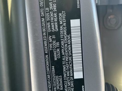 Certified 2025 Volvo XC40 B5 Plus AWD/4WD image 28