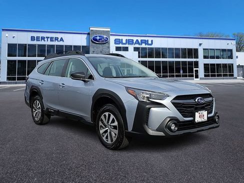 Used 2025 Subaru Outback AWD/4WD image 2