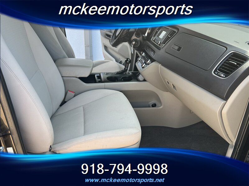 Used 2016 Kia Sedona L FWD image 14