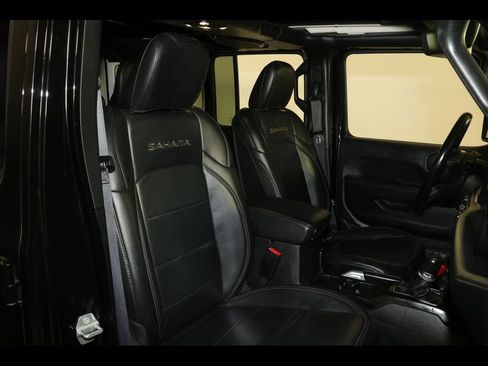 Used 2022 Jeep Wrangler Unlimited Sahara w/ LED Lighting Group AWD/4WD image 27