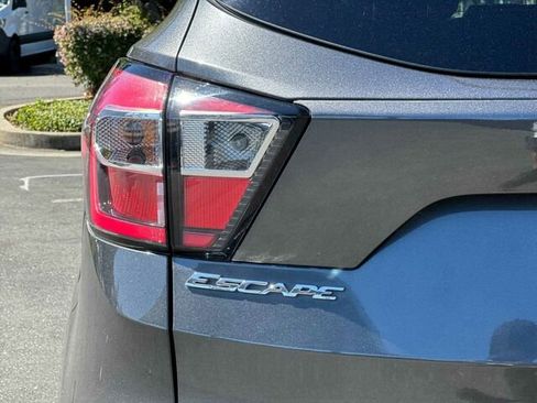 Used 2018 Ford Escape SE w/ Ford Safe & Smart Package image 32