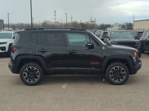 Used 2023 Jeep Renegade Trailhawk w/ Sun/Sound Group AWD/4WD image 2