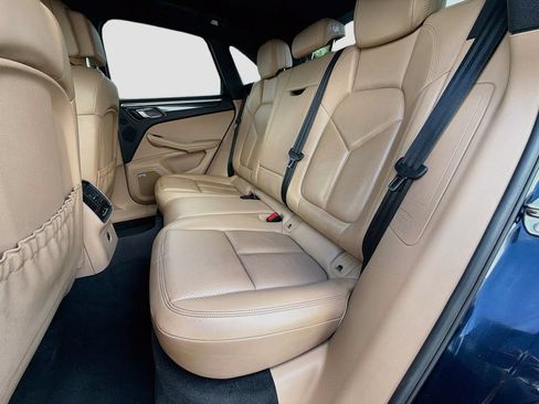 Used 2020 Porsche Macan AWD/4WD image 21