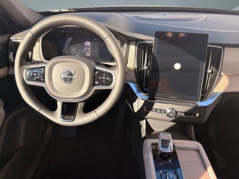 New 2026 Volvo XC90 B6 Plus w/ Protection Package Premier image 24