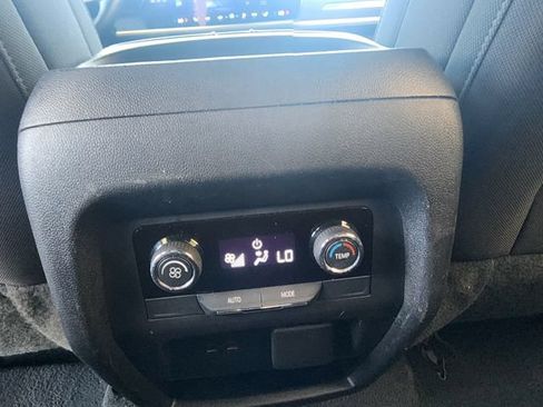 Used 2024 Chevrolet Traverse LT FWD image 20
