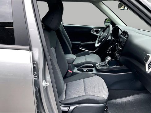 Used 2024 Kia Soul LX w/ Option Group 015 FWD image 9
