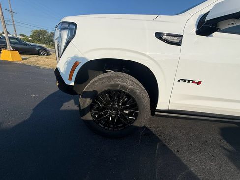 Used 2025 GMC Yukon AT4 w/ AT4 Premium Package AWD/4WD image 10