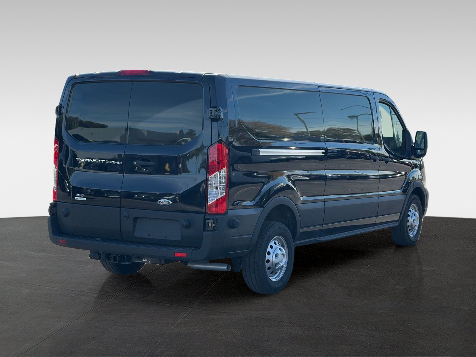 Used 2025 Ford Transit 350 148 Low Roof AWD w/ Exterior Upgrade Package image 5