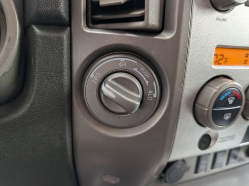 Used 2006 Nissan Titan LE w/ (R02) LE Off-Road Pkg AWD/4WD image 18