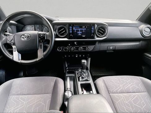 Used 2018 Toyota Tacoma TRD Off-Road w/ Technology Package AWD/4WD image 9