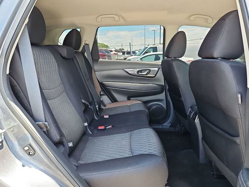 Used 2018 Nissan Rogue SV w/ Premium Package FWD image 32