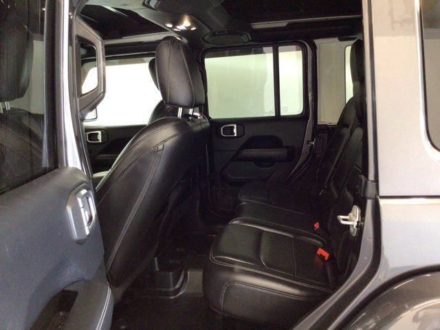 Used 2018 Jeep Wrangler Unlimited Sahara AWD/4WD image 10