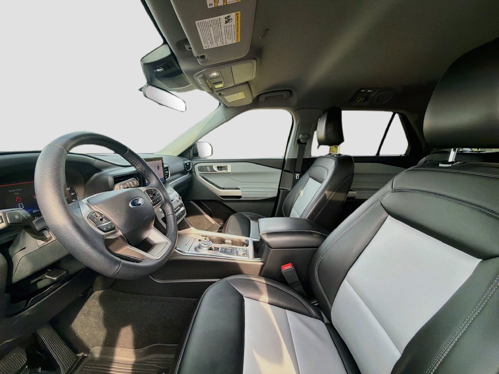 Used 2024 Ford Explorer XLT w/ Equipment Group 202A AWD/4WD image 22
