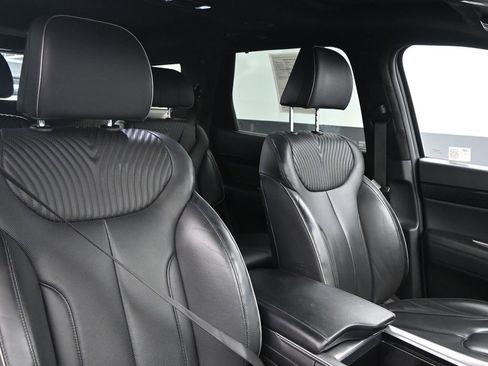 Used 2024 Hyundai Palisade Calligraphy image 11