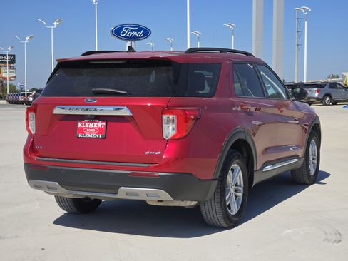 Used 2022 Ford Explorer XLT w/ Equipment Group 202A image 7
