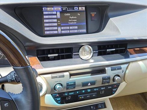 Used 2014 Lexus ES 350 w/ Luxury Package FWD image 13