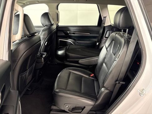 Used 2025 Kia Telluride S FWD image 25