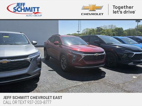 Certified 2025 Chevrolet Trax LT w/ Driver Confidence Package FWD image 1
