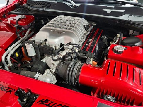 Used 2016 Dodge Challenger SRT Hellcat RWD image 23