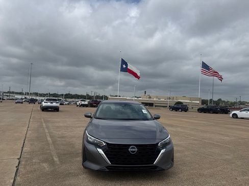 Certified 2024 Nissan Sentra SV FWD image 4