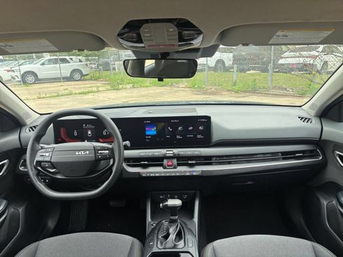 Used 2025 Kia K4 FWD image 32