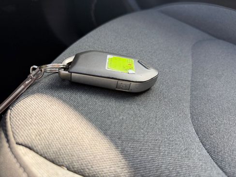 Used 2025 Kia K4 LXS image 23