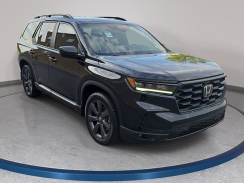 Used 2025 Honda Pilot Sport image 3