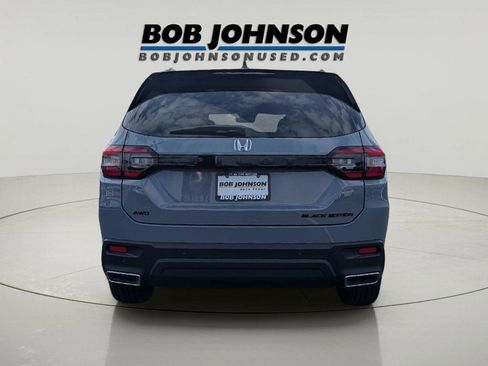 Used 2025 Honda Pilot Black Edition image 3