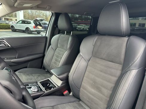 Used 2024 Mitsubishi Outlander SE image 13