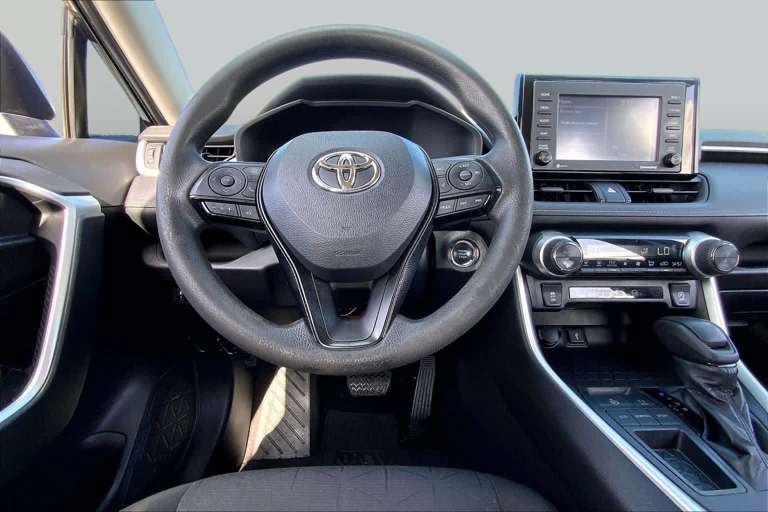 Used 2021 Toyota RAV4 XLE FWD image 6