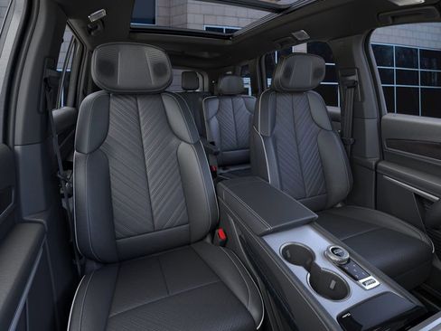 New 2026 Cadillac Vistiq Platinum image 16