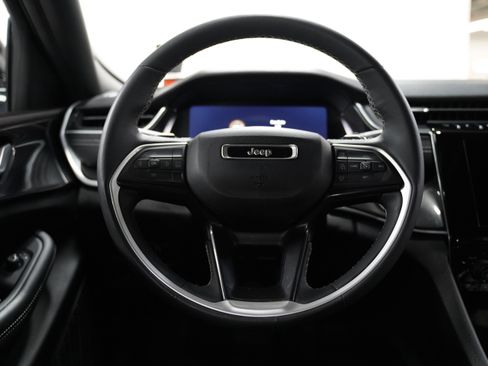 Certified 2023 Jeep Grand Cherokee Altitude image 18