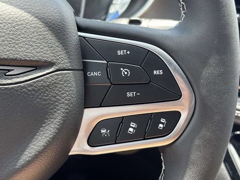 New 2027 Chrysler Pacifica Select AWD/4WD image 23